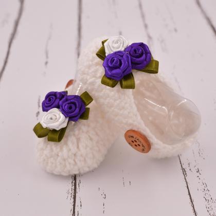 Cute Crochet Baby Booties With 3 Flower - White