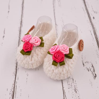 Lovely crochet baby booties with 3 ..