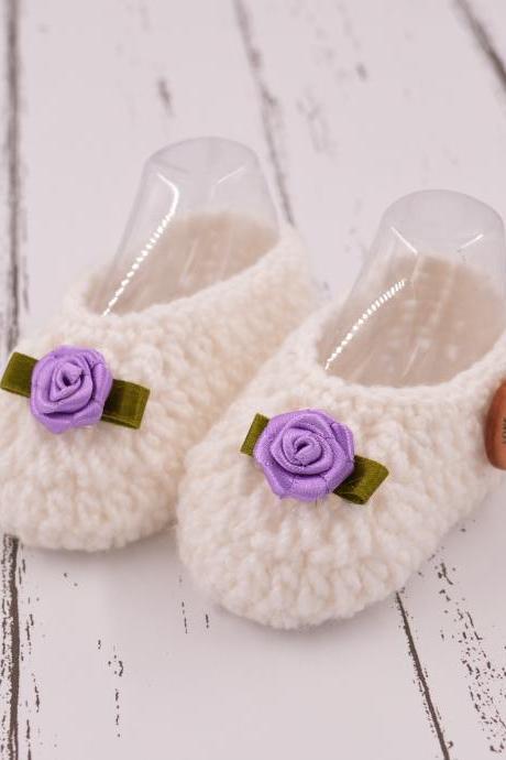 Smart crochet baby booties - White