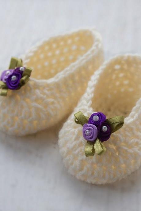Crochet Cream Flower Baby Booties