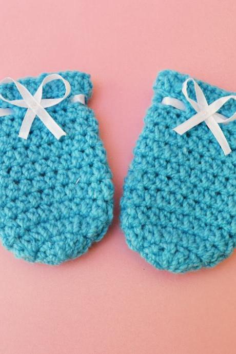 Crochet baby mittens - Sky Blue